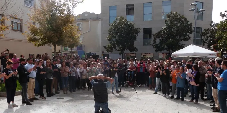 Un centenar de rubinencs condemnen les càrregues policials de l'1 d'octubre