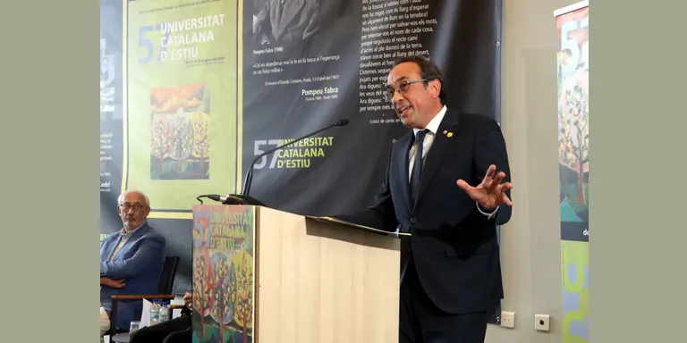 Rull assenyala "clars i obscurs" de Montserrat, com la visita del rei, el dia de l'entrega del premi Canigó a l'abadia