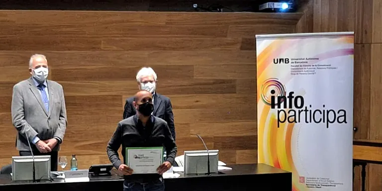 L’alcalde ha recollit el Segell Infoparticipa, amb què ha estat guardonat el web de l’Ajuntament