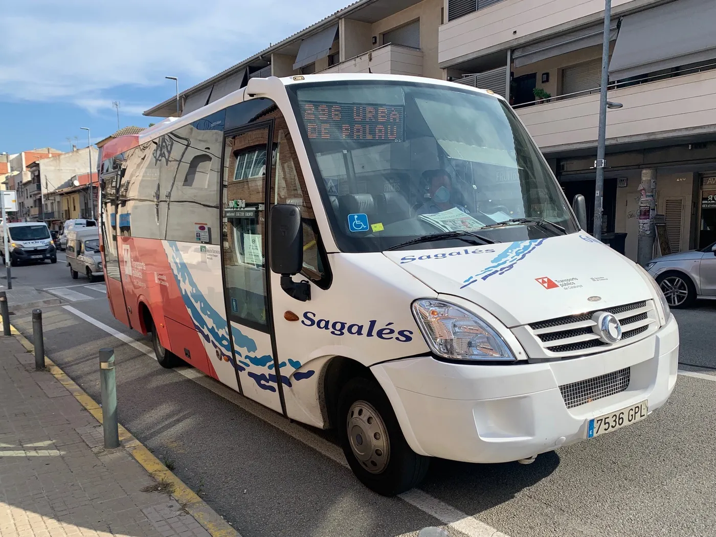 Un jove de 12 anys, ferit lleu en caure de l’autobús urbà quan es va obrir la porta posterior amb el vehicle en marxa