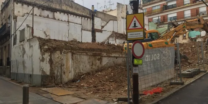 El carrer de la Perera no quedarà tallat al trà nsit permanentment mentre durin les obres