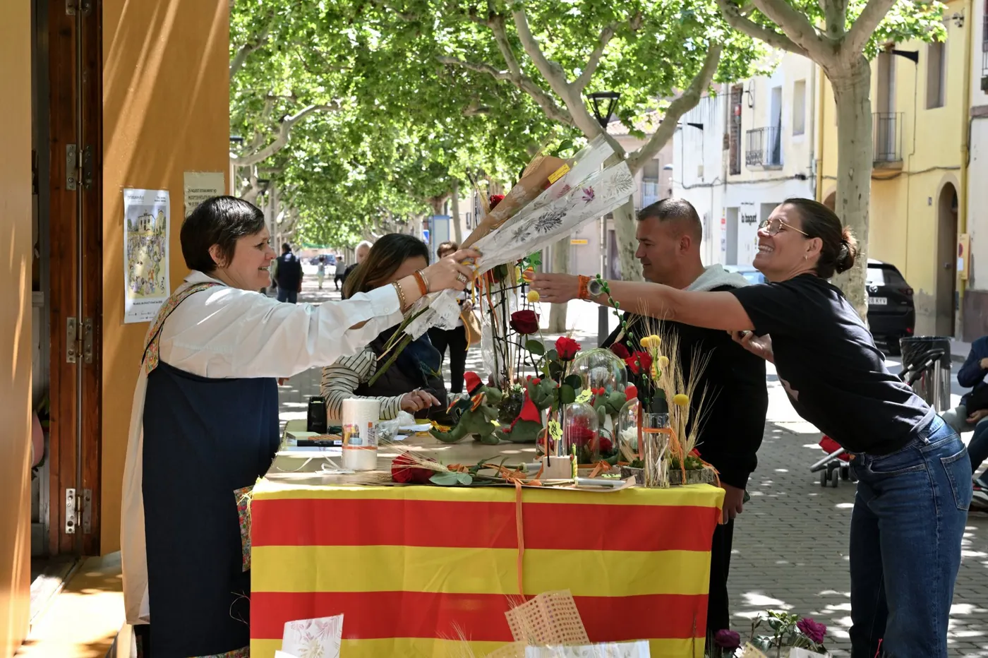 Sant Jordi torna amb força als carrers del Morell