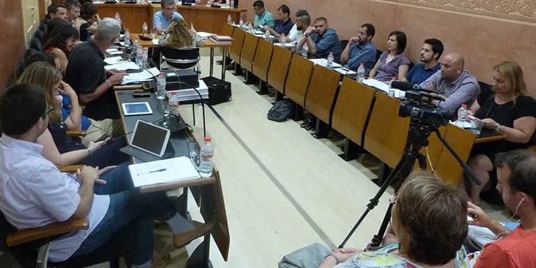 El Ple aprova la instal·lació de 30 semàfors adaptats per a persones amb discapacitat visual