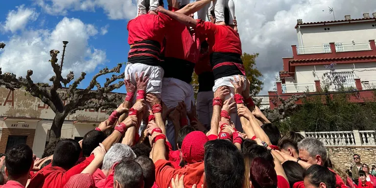 La Colla Joves completa els primers castells de 7 a Puigpelat