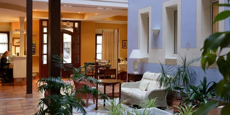 COPE Utrera (98.1 FM) analiza la situación del sector con Antonio Ruiz, director del hotel Veracruz