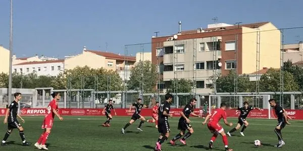 El torrenc Marc Álvarez debuta a Tercera Divisió en la derrota de la Pobla de Mafumet davant l’Europa (1-3)
