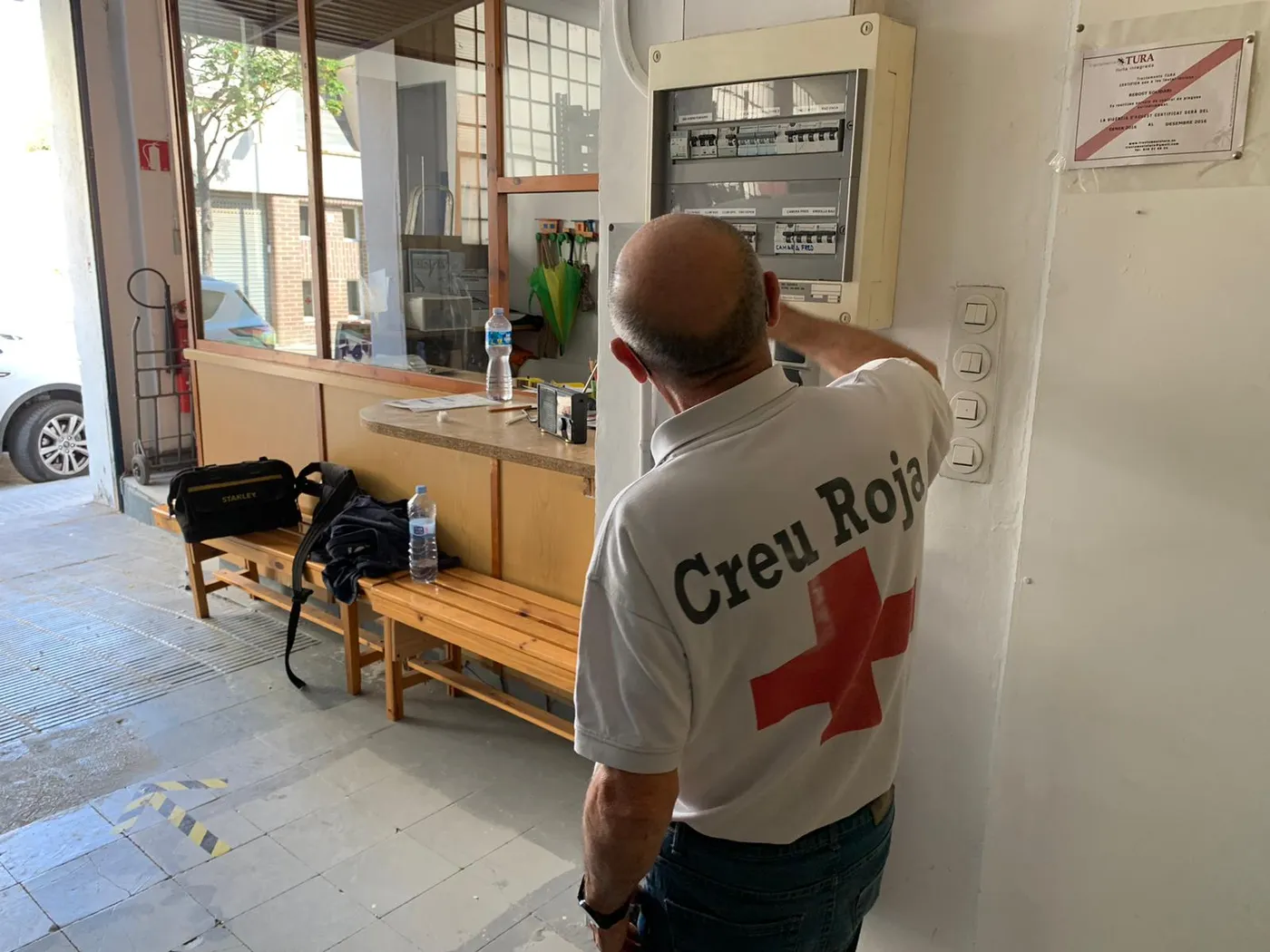 El Rebost Solidari d’Aliments amplia la potència elèctrica per tenir més capacitat d’emmagatzematge