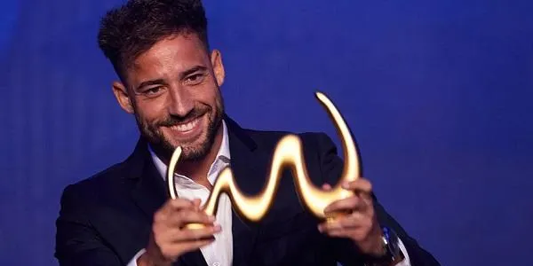 Eduard Suárez rep el guardó al Millor Gol de la temporada de Futbol Platja 2018