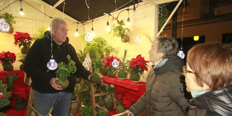L'encesa de llums donen el tret de sortida la Fira de Nadal de Blanes