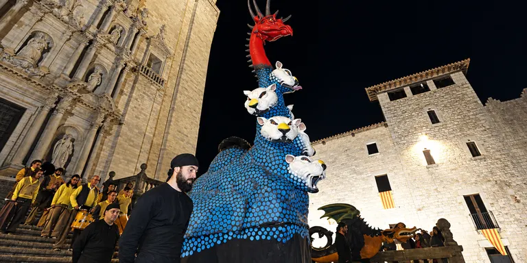 Foc, dracs i xuixos: la 'Drakofarra' canvia de recorregut i acabarà a la plaça del Vi