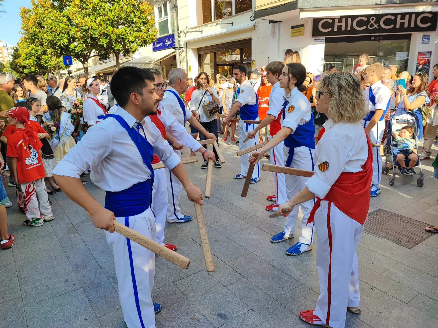 Cambrils celebra Sant Pere amb un Seguici festiu pels carrers del Port