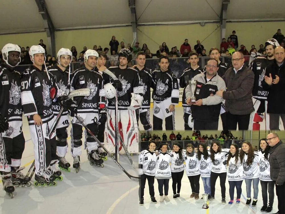 Fotomuntatge amb els seniors del Cent Patins rebent les respectives copes de la Liga Élite 2013/201