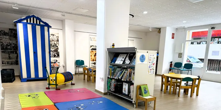La Biblioteca de Baix a Mar estrena nou paviment interior