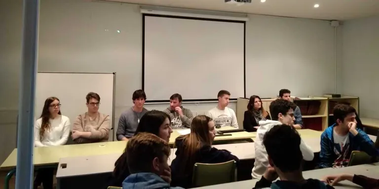 Xerrada d'ex-alumnes de l'INS Ribera del Sió sobre com afrontar el futur formatiu i laboral