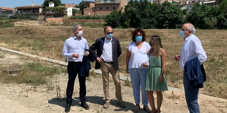 La nova escola L'Àlber d’Albesa comptarà amb 120 alumnes en un espai de 4.700m2. Així ho ha anunciat avui el conseller d’Educació, Josep Bargalló, durant una visita al municipi