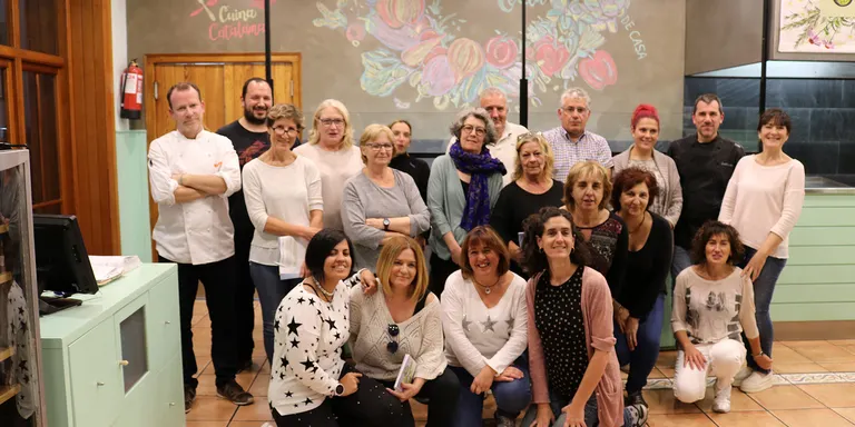 Formació de cuiners de menjadors escolars en el marc del projecte Mengem d’Aquí