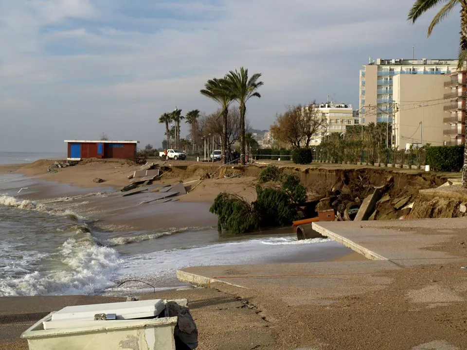 El Conseller Josep Rull visita avui el Passeig Marítim de Pineda destruït pel temporal