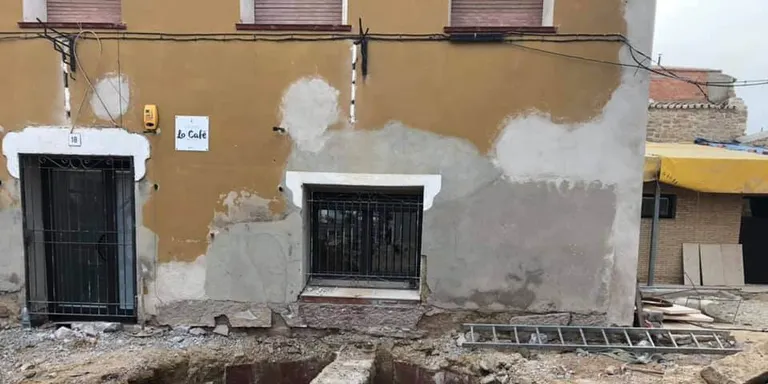 El casal d'avis i el nou pavelló de Montgai, a punt abans de l'estiu