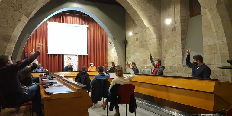 Prospera la moció per reprovar el gerent del Centre Sanitari i del Consell Comarcal per la polèmica de la vacuna en un Consell d'Alcaldies molt tens