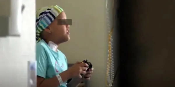 Jugar amb videojocs alleuja el patiment als infants amb càncer