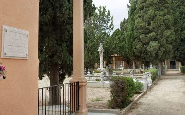 Torredembarra posa al dia el reglament del cementiri, redactat ara fa 150 anys
