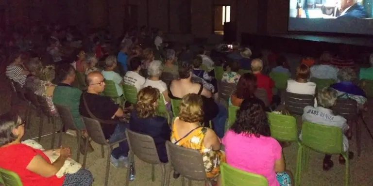 Òmnium i l'ANC animen als rubinencs a participar a la manifestació del 13N