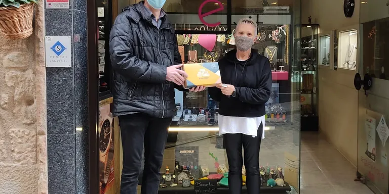 Marisol Cespedosa guanya el vol en globus de la campanya "Compra i guanya!"