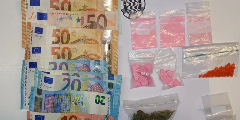Detinguts dos homes de 18 i 23 anys per tràfic de drogues a Tarragona