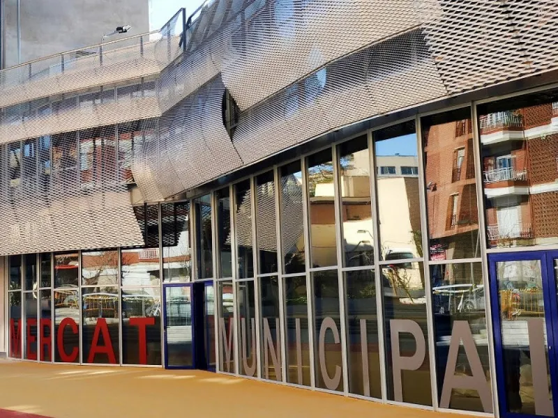 Els paradistes del Mercat demanen que l’Ajuntament compleixi les seves promeses