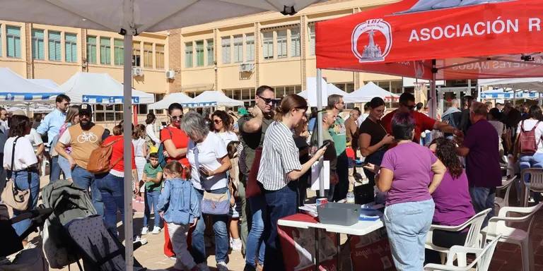 La magia y la ilusión de los Reyes Magos serán protagonistas el próximo sábado 24 de octubre en el patio del Colegio Salesianos, con la segunda gran fiesta organizada por la Asociación Reyes Magos de Ibi