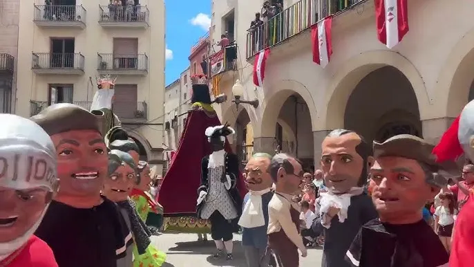 L'Ofici Solemne, les balladetes i la diada castellera marquen el matí de Sant Joan