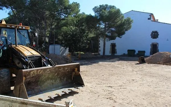 La Societat de Caçadors La Coma realitza tasques de neteja al sotabosc de la muntanya de Sant Antoni d’Altafulla