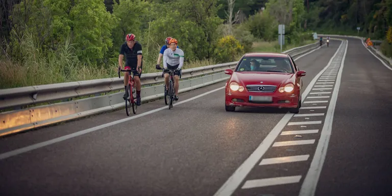Salut i Trànsit recomanen als ciclistes una distància de 20 metres entre ells a nivell esportiu