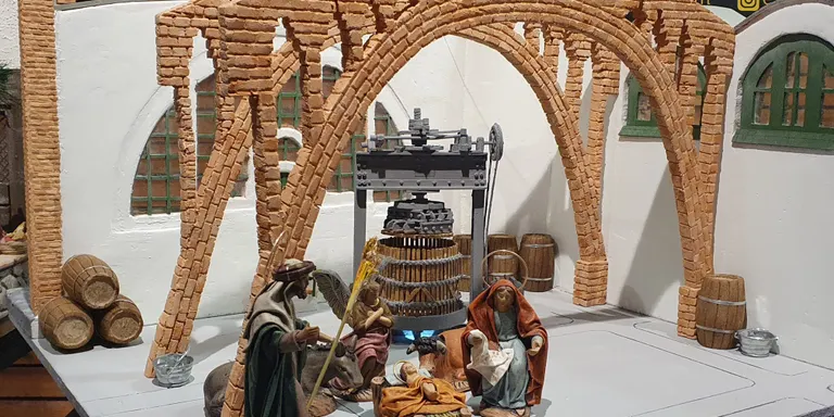 L'Associació d'Artesans de Pineda ha creat una exposició de pessebres dedicada a Catalunya