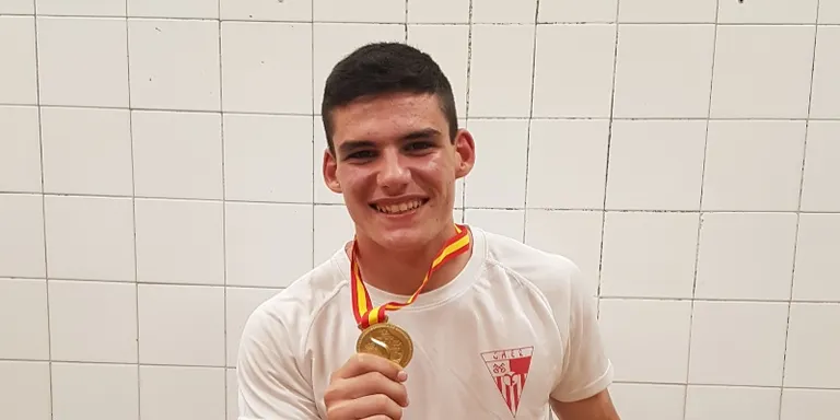 El gimnasta del GAER, Albert Felez, campió d’Espanya en paral·leles