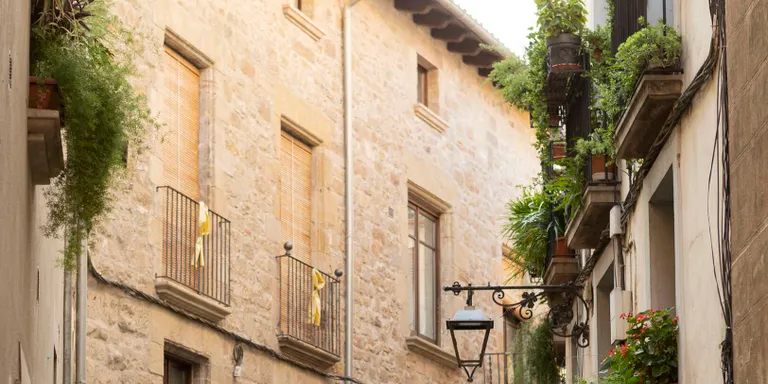 La regidoria de Cultura convoca el trenta-quatrè Concurs de flors als balcons