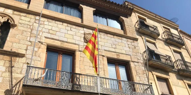 Satur G. i Rosa R. veuran gratis Seis pájaros de un tiro a La Sala