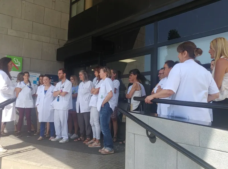 Rebuig davant del CAP Anton de Borja per la dona assassinada a Terrassa