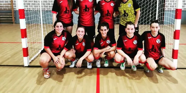 Contundents victòries en els debuts del masculí i femení de futbol sala