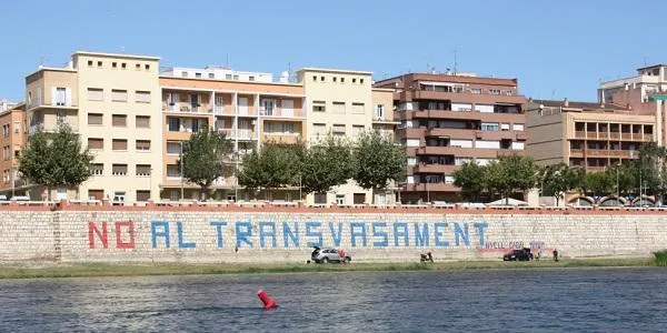 L’arribada de vaixells carregats d’aigua des de Tarragona a Barcelona, últim recurs per la sequera