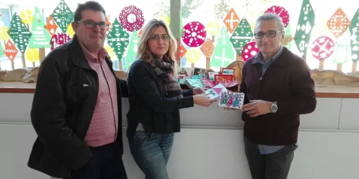 L’associació “Aniol” ja té a punt les 2.000 postals que vendrà aquest any al centre comercial Mataró Park
