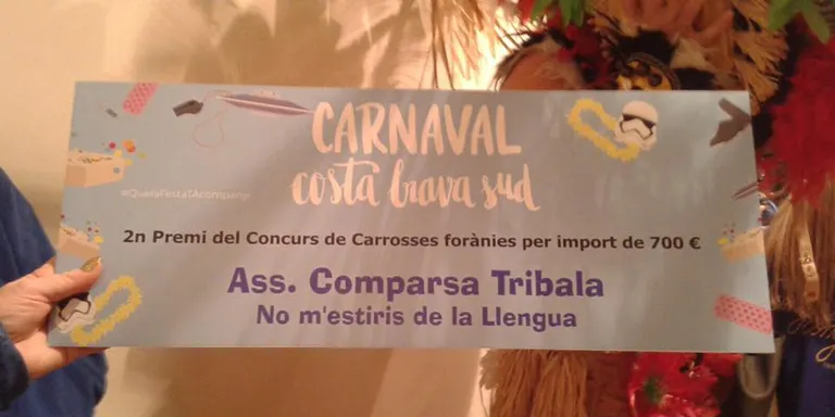 La comparsa de La Tribada guanya el segon premi en carrosses, al Carnaval de Blanes