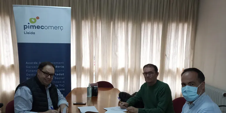 L’Ajuntament d’Alfarràs renova el conveni de col·laboració a tres bandes amb l’Associació de Comerciants i Empresaris d’Alfarràs i amb PIMEC Comerç