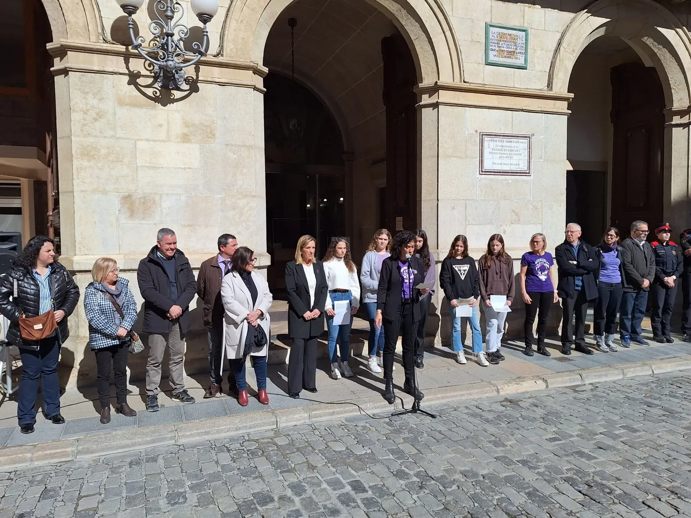Estudiants de centres educatius de secundària llegeixen el manifest del 8-M