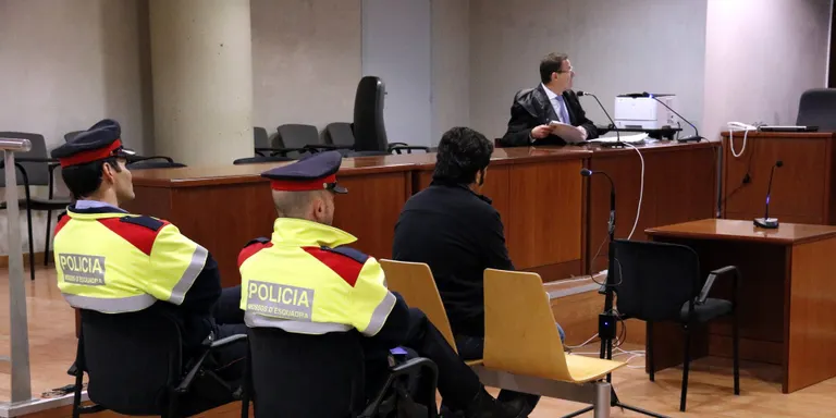 L'acusat de contraban mitjançant autocaravanes diu al judici que la droga era per a consum propi