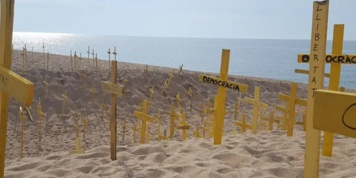 El Comitè de Defensa de la República d'Arenys farà una plantada de creus a la platja del Cavaió aquest diumenge