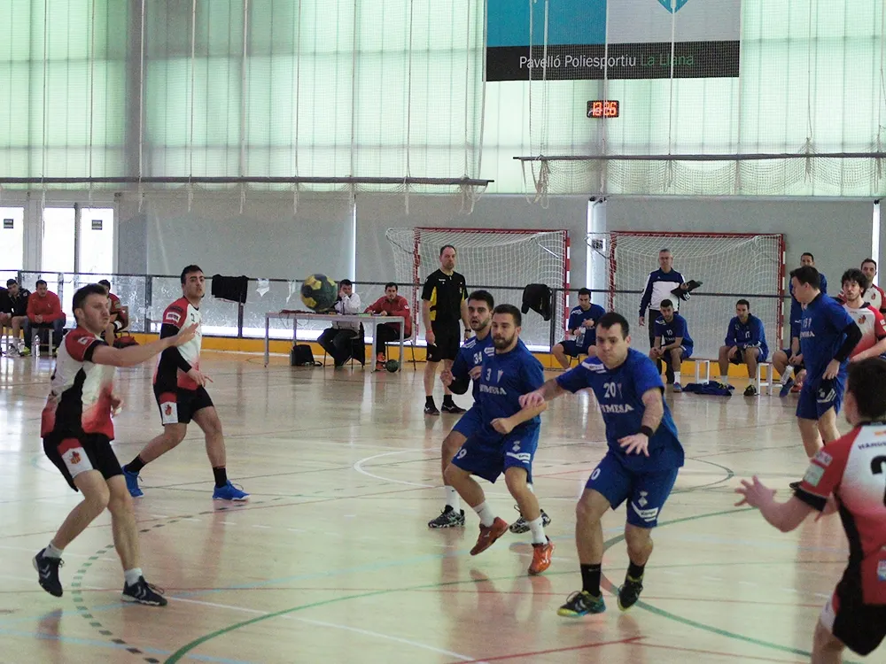 Molts problemes ofensius va tenir l'Handbol Rubí davant del Súria