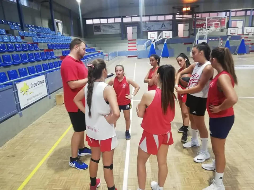 L'Escola de Bàsquet de l'UER Pineda comença el curs i ofereix dues setmanes de prova