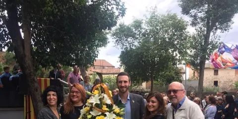 L'acte institucional de la Diada de Catalunya es va desenvolupar amb normalitat malgrat l'amenaça de pluja. Van assistir-hi totes les formacions polítiques amb representació municipal a excepció del Partit Popular