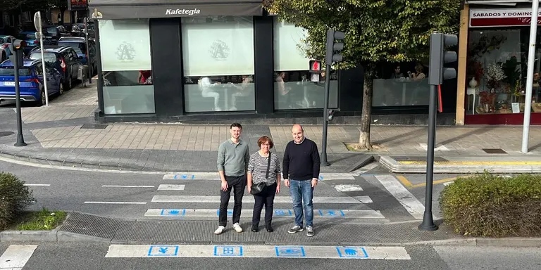 IRUN APUESTA POR PASOS DE PEATONES INCLUSIVOS CON PICTOGRAMAS